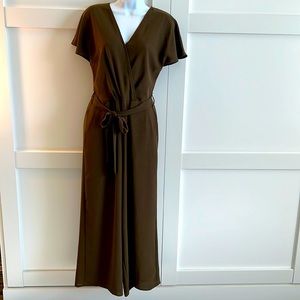 Everly olive green short sleeve jumper small